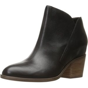 NWOT Jessica Simpson Tandra Ankle Booties